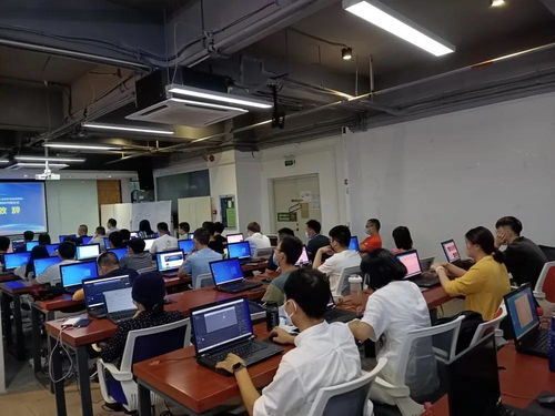 插上VR腾飞的翅膀 VR开发技术与应用培训班开课啦！